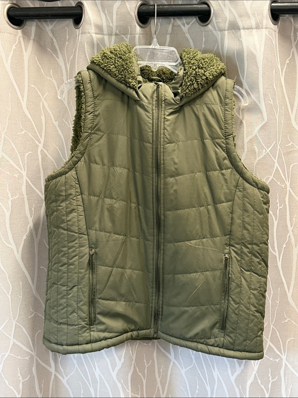 ATHLETIC COLLECTION Olive Green Sherpa Vest - XL